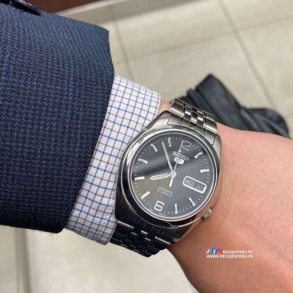 SEIKO 5 AUTOMATICO ESFERA NEGRA SNK393K1 - Imagen 2